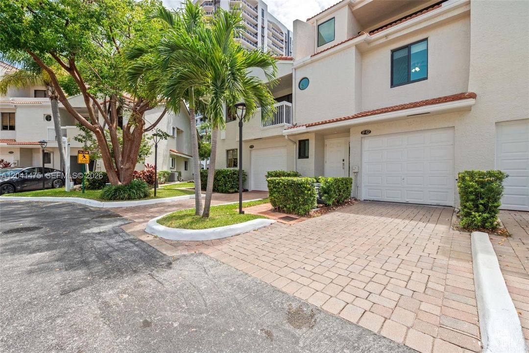 For Sale: $925,000 (4 beds, 3 baths, 2406 Square Feet)