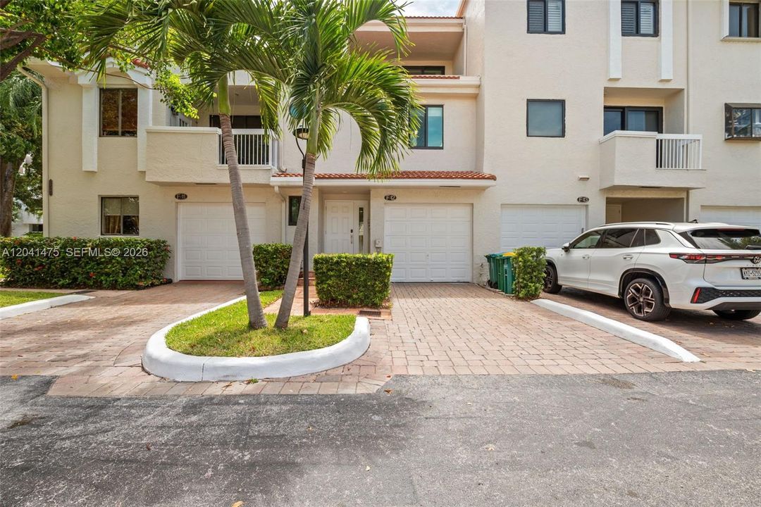 For Sale: $925,000 (4 beds, 3 baths, 2406 Square Feet)