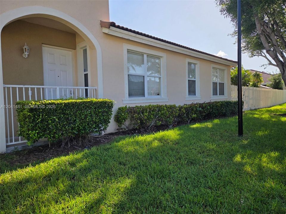 For Rent: $2,700 (3 beds, 2 baths, 1250 Square Feet)