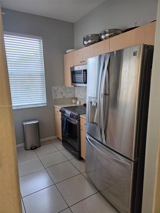 For Rent: $2,700 (3 beds, 2 baths, 1250 Square Feet)