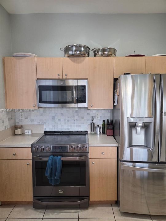 For Rent: $2,700 (3 beds, 2 baths, 1250 Square Feet)