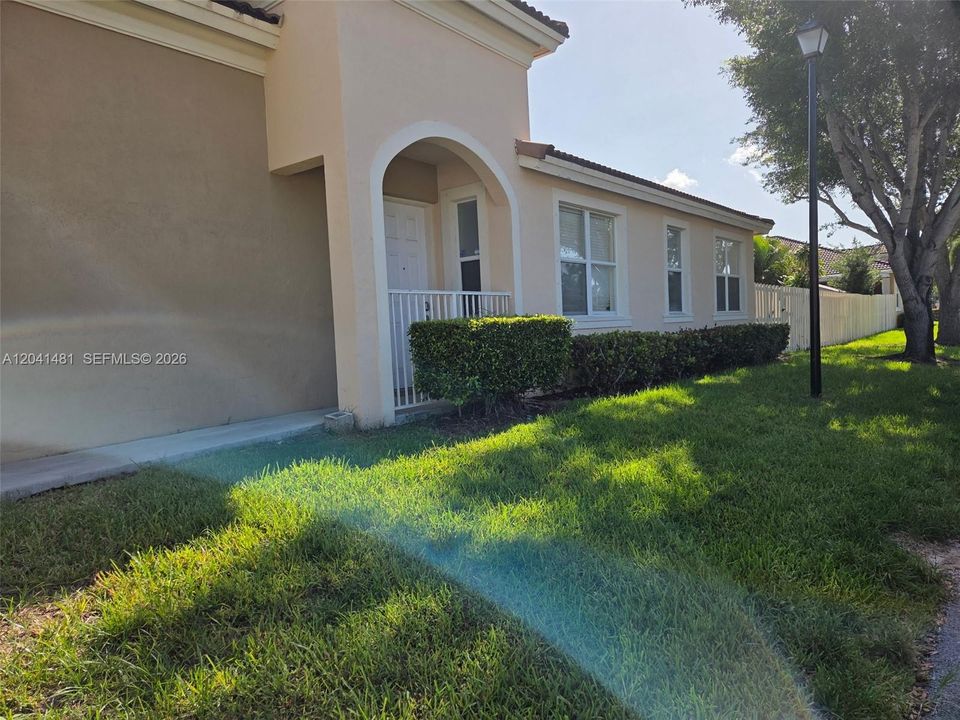 For Rent: $2,700 (3 beds, 2 baths, 1250 Square Feet)