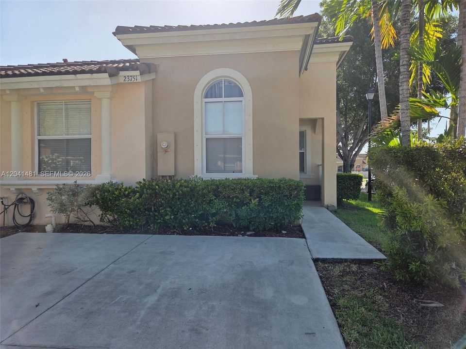 For Rent: $2,700 (3 beds, 2 baths, 1250 Square Feet)