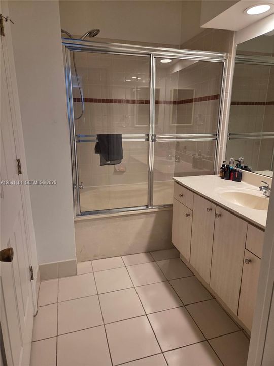 For Rent: $2,700 (3 beds, 2 baths, 1250 Square Feet)