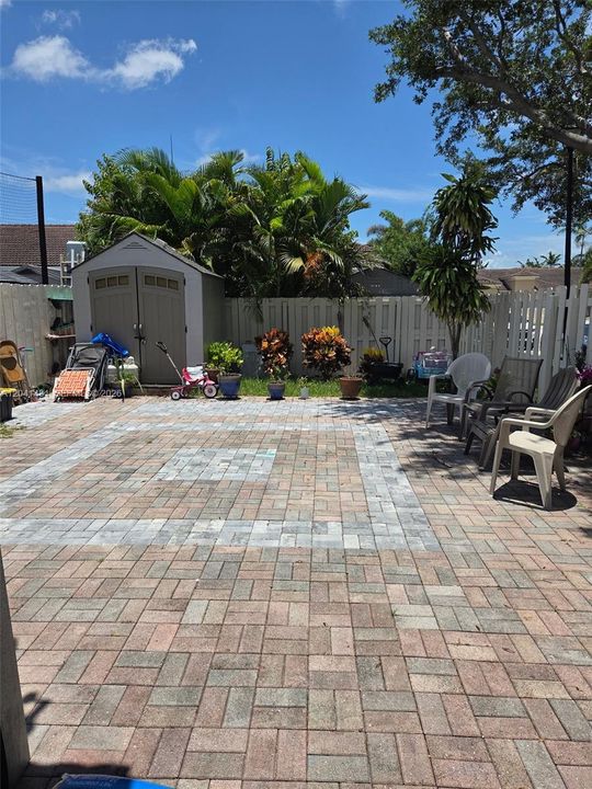 For Rent: $2,700 (3 beds, 2 baths, 1250 Square Feet)