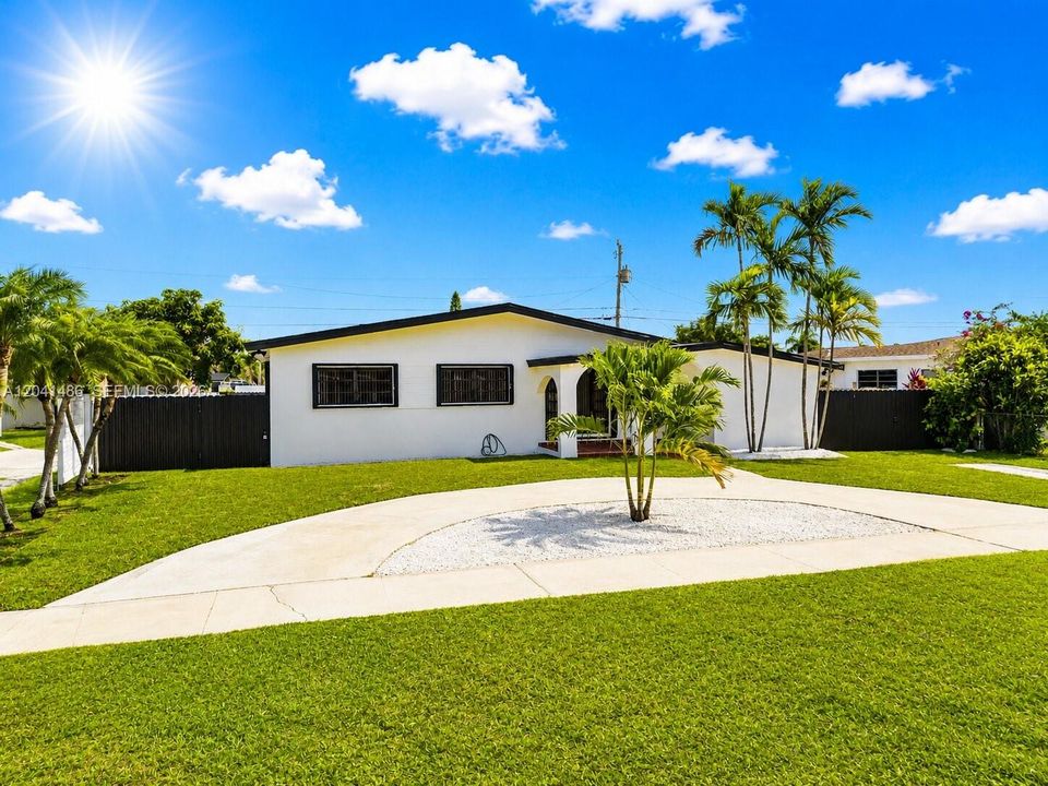 For Sale: $695,000 (4 beds, 2 baths, 1872 Square Feet)
