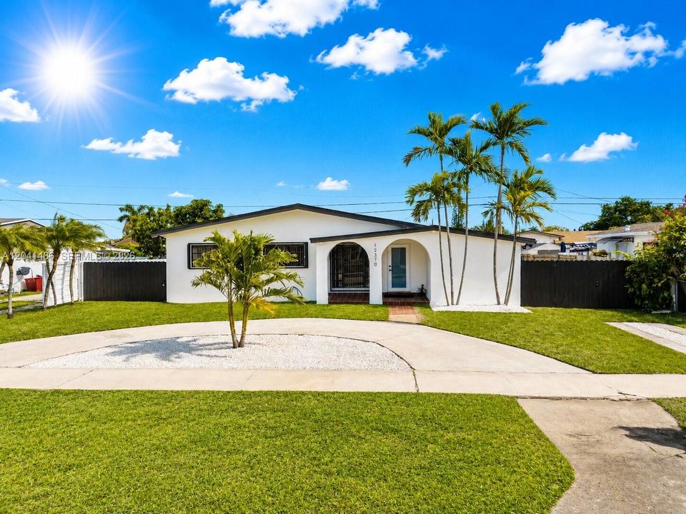 For Sale: $695,000 (4 beds, 2 baths, 1872 Square Feet)