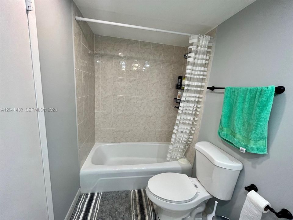 В аренду: $2,200 (1 спален, 1 ванн, 975 Квадратных фут)