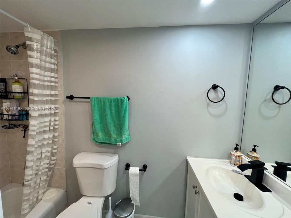 В аренду: $2,200 (1 спален, 1 ванн, 975 Квадратных фут)
