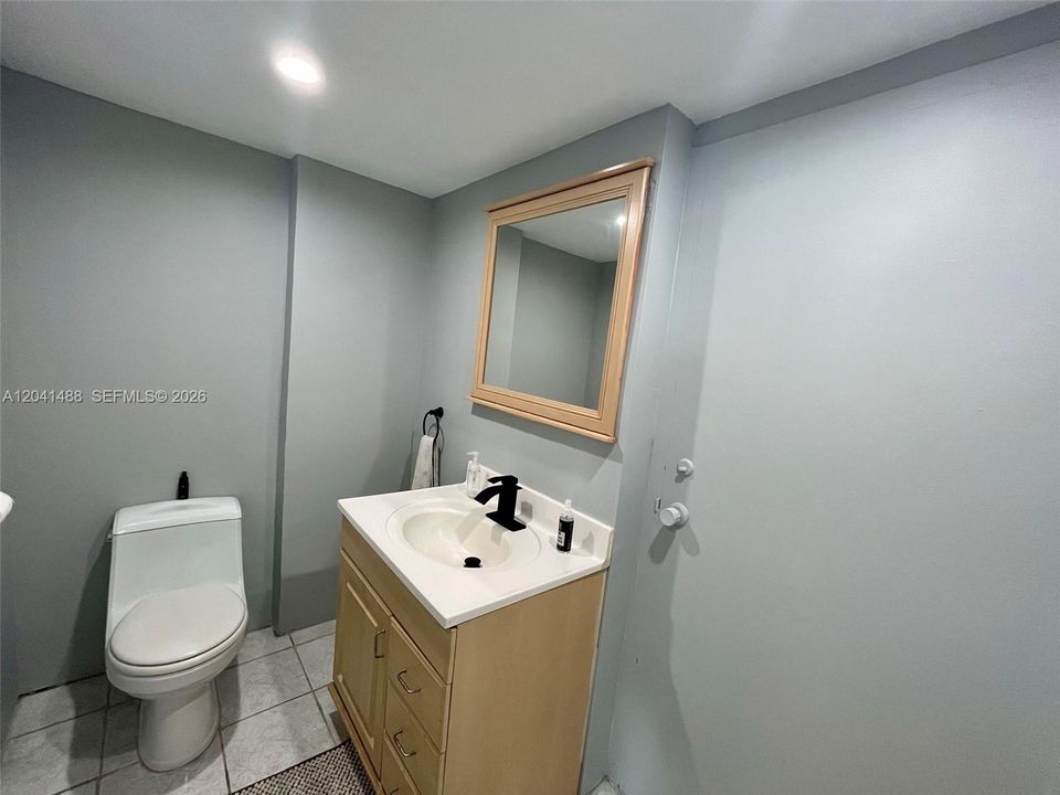 В аренду: $2,200 (1 спален, 1 ванн, 975 Квадратных фут)