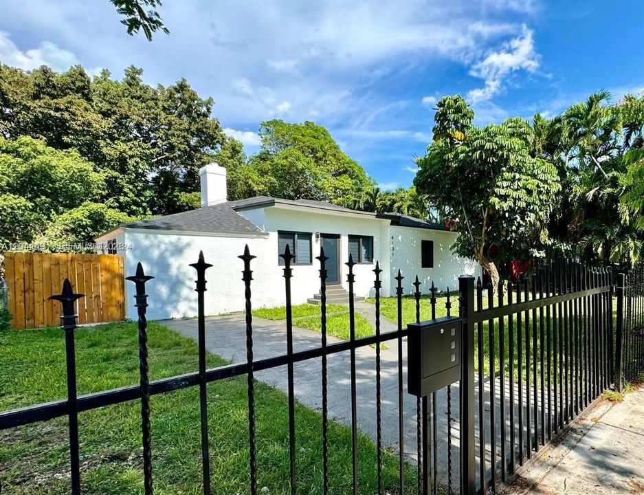 En Venta: $740,000 (5 camas, 4 baños, 1432 Pies cuadrados)