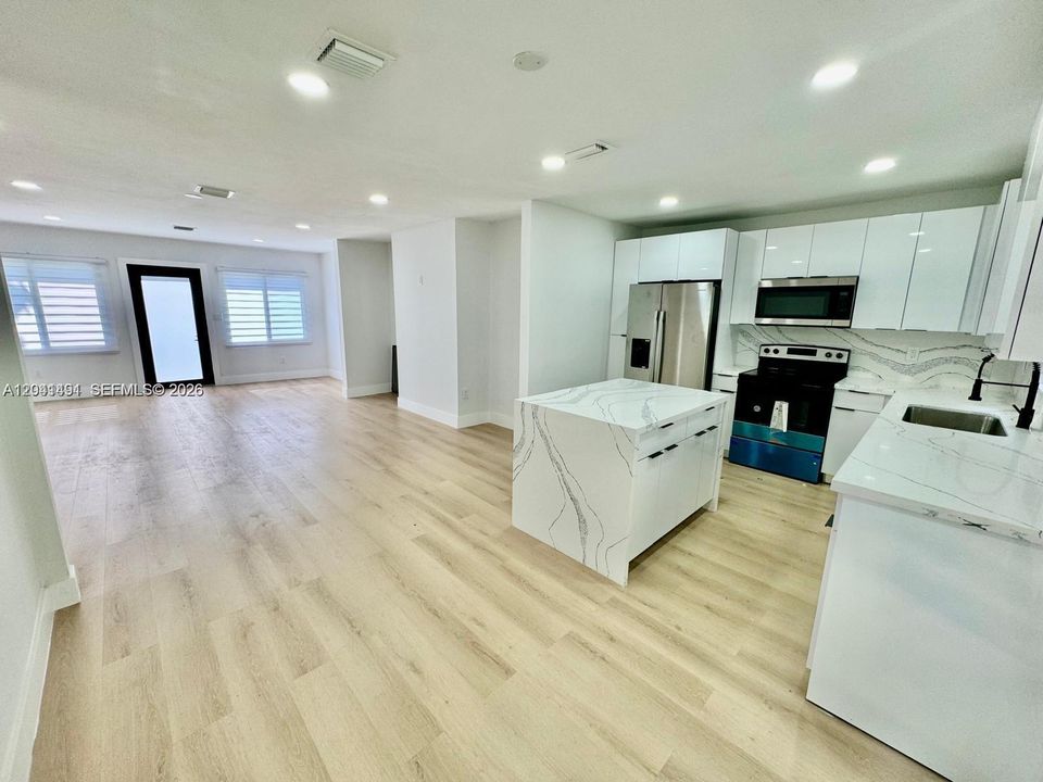 En Venta: $740,000 (5 camas, 4 baños, 1432 Pies cuadrados)