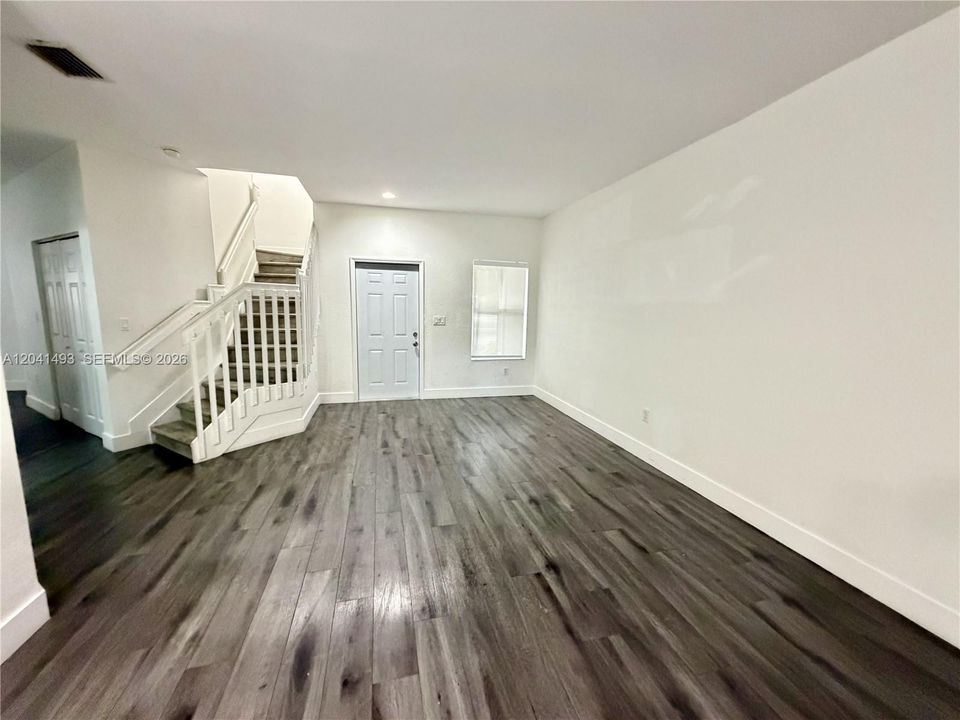 В аренду: $3,300 (3 спален, 2 ванн, 1502 Квадратных фут)