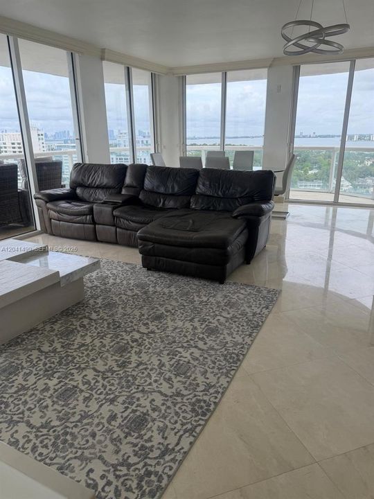 For Rent: $7,490 (2 beds, 2 baths, 1322 Square Feet)