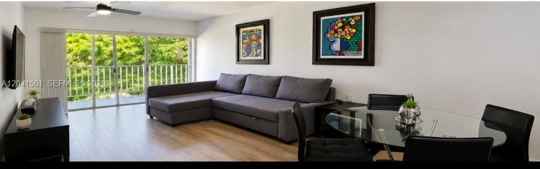 For Sale: $250,000 (1 beds, 1 baths, 677 Square Feet)