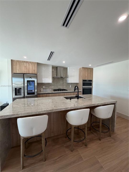 В аренду: $6,995 (3 спален, 3 ванн, 0 Квадратных фут)