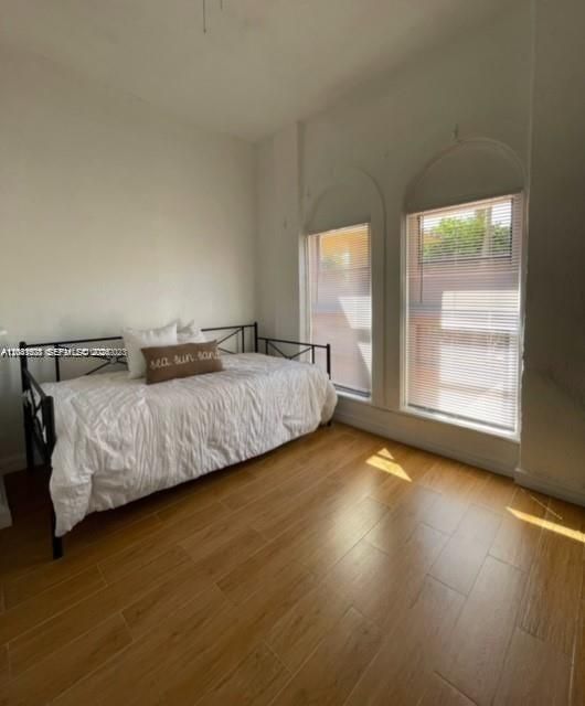 В аренду: $2,350 (2 спален, 1 ванн, 580 Квадратных фут)