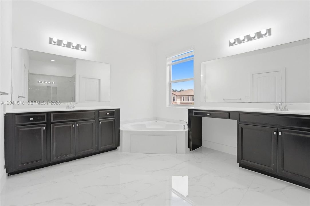 For Rent: $4,000 (5 beds, 3 baths, 2556 Square Feet)