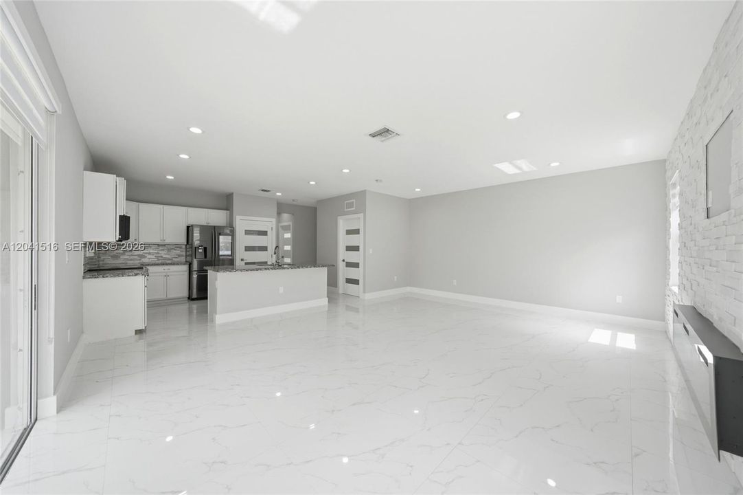 For Rent: $4,000 (5 beds, 3 baths, 2556 Square Feet)