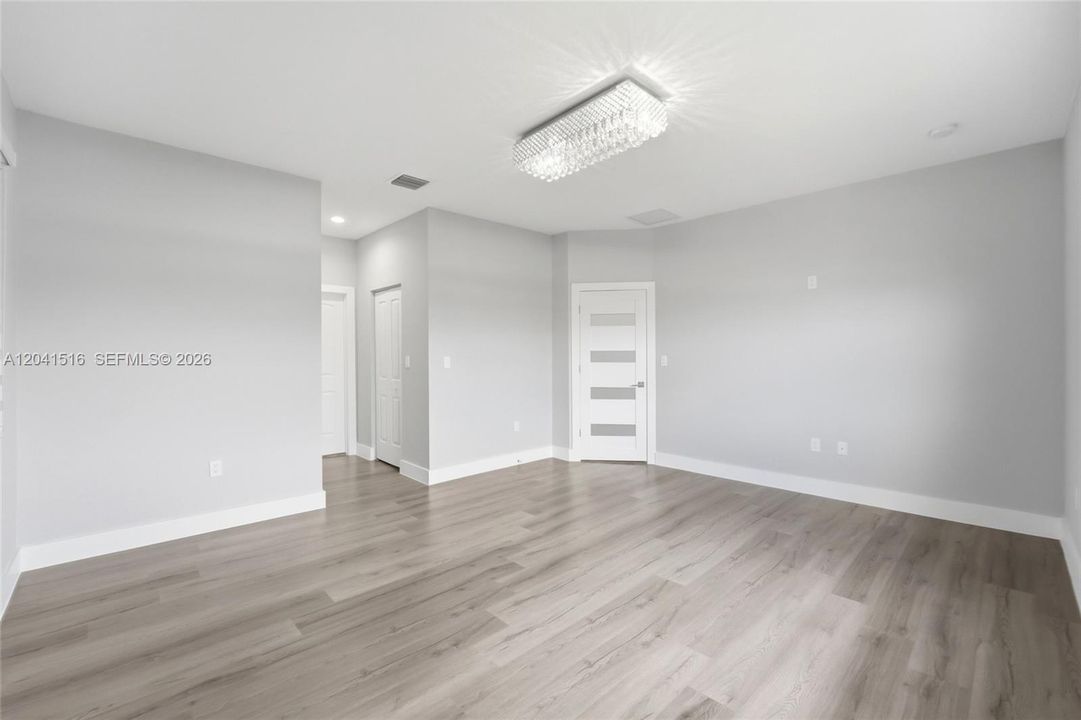 For Rent: $4,000 (5 beds, 3 baths, 2556 Square Feet)