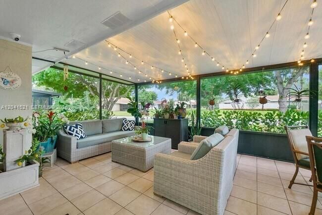 For Rent: $3,200 (3 beds, 2 baths, 1290 Square Feet)