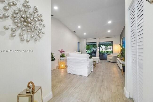 For Rent: $3,200 (3 beds, 2 baths, 1290 Square Feet)
