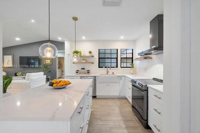 For Rent: $3,200 (3 beds, 2 baths, 1290 Square Feet)