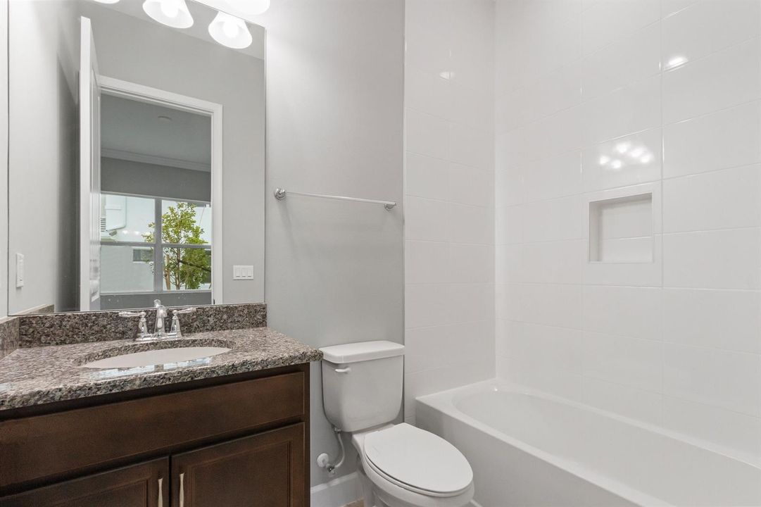 Bathroom-025-022-4200x2800