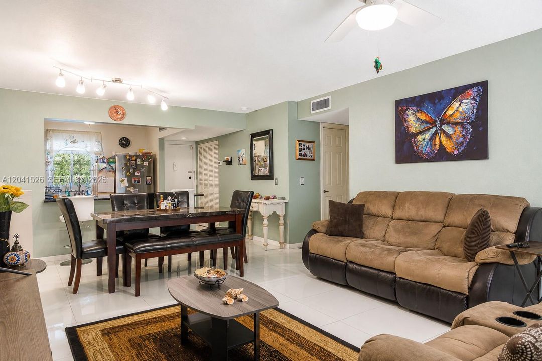 En Venta: $125,000 (2 camas, 2 baños, 1048 Pies cuadrados)