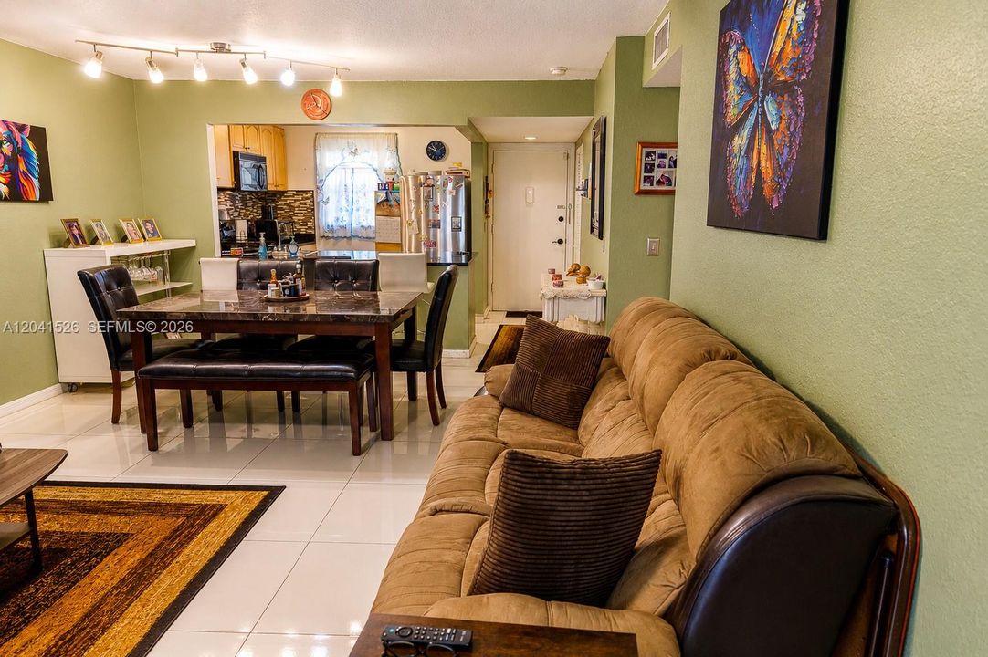En Venta: $125,000 (2 camas, 2 baños, 1048 Pies cuadrados)