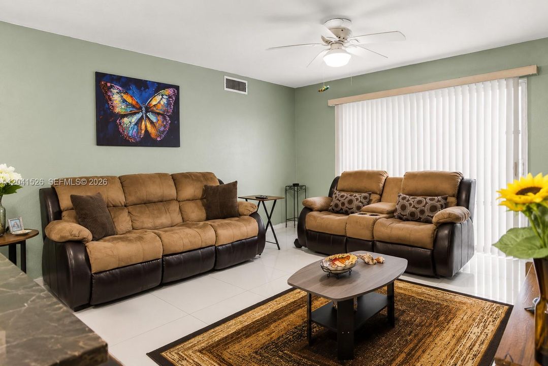 En Venta: $125,000 (2 camas, 2 baños, 1048 Pies cuadrados)
