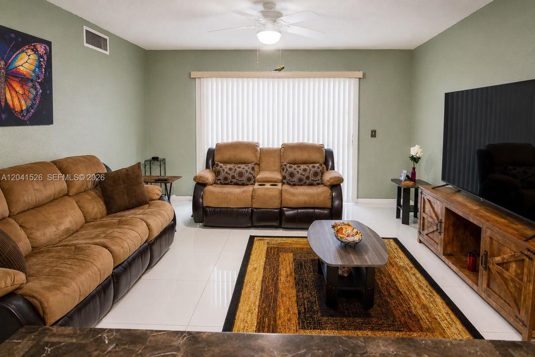 En Venta: $125,000 (2 camas, 2 baños, 1048 Pies cuadrados)