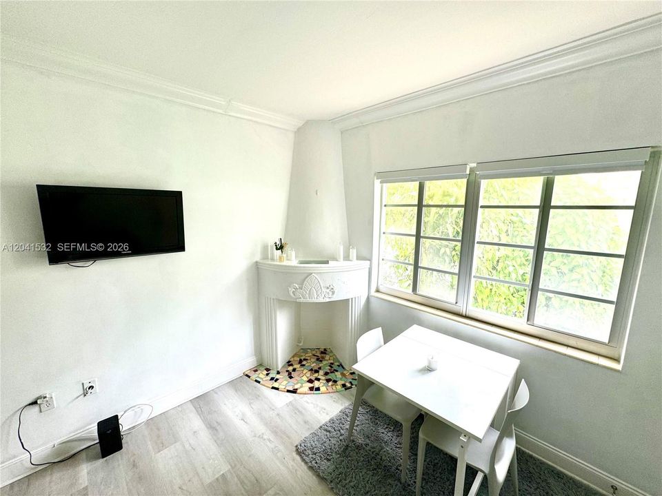 For Rent: $2,000 (1 beds, 1 baths, 487 Square Feet)