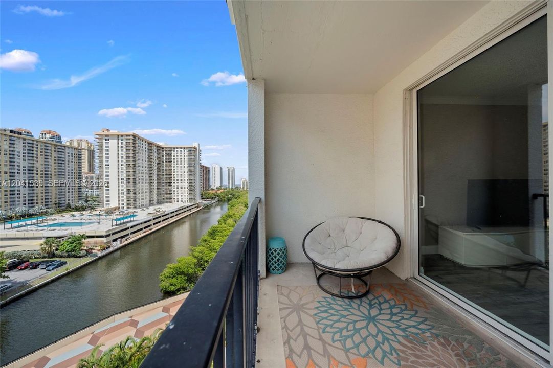 В аренду: $3,500 (2 спален, 2 ванн, 1116 Квадратных фут)