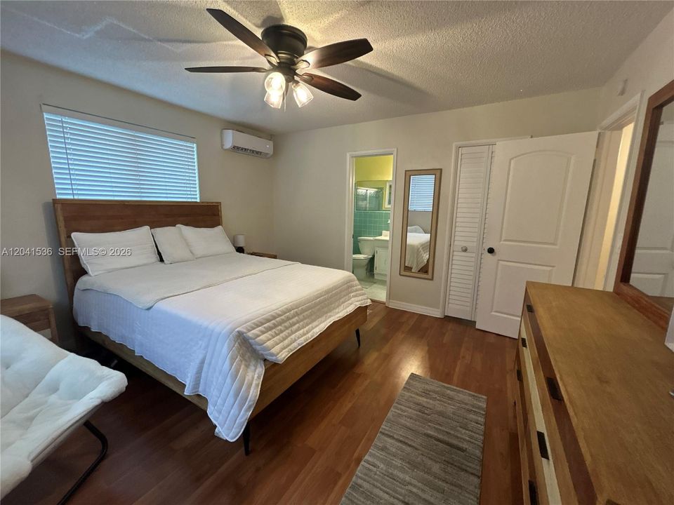 For Sale: $137,000 (1 beds, 1 baths, 665 Square Feet)