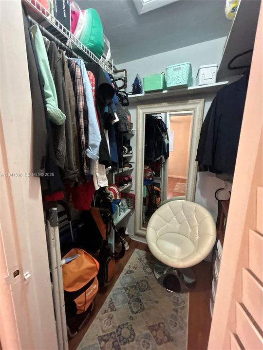 For Sale: $137,000 (1 beds, 1 baths, 665 Square Feet)