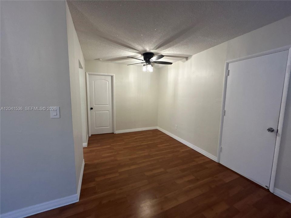 For Sale: $137,000 (1 beds, 1 baths, 665 Square Feet)