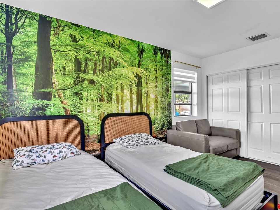 En Venta: $689,000 (4 camas, 2 baños, 1534 Pies cuadrados)