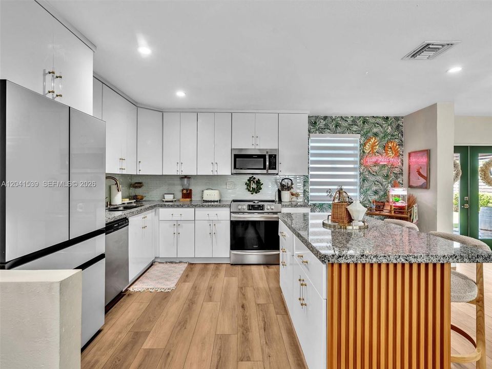 En Venta: $689,000 (4 camas, 2 baños, 1534 Pies cuadrados)
