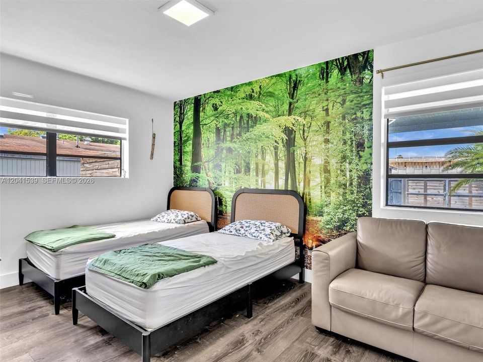 En Venta: $689,000 (4 camas, 2 baños, 1534 Pies cuadrados)