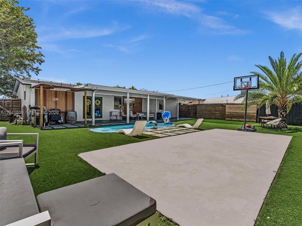 En Venta: $689,000 (4 camas, 2 baños, 1534 Pies cuadrados)