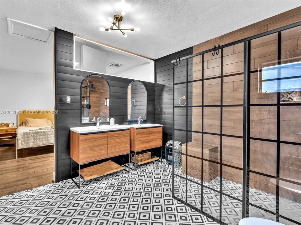 En Venta: $689,000 (4 camas, 2 baños, 1534 Pies cuadrados)