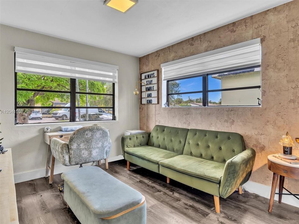 En Venta: $689,000 (4 camas, 2 baños, 1534 Pies cuadrados)