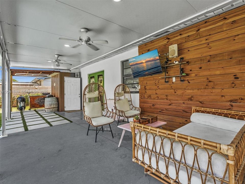 En Venta: $689,000 (4 camas, 2 baños, 1534 Pies cuadrados)