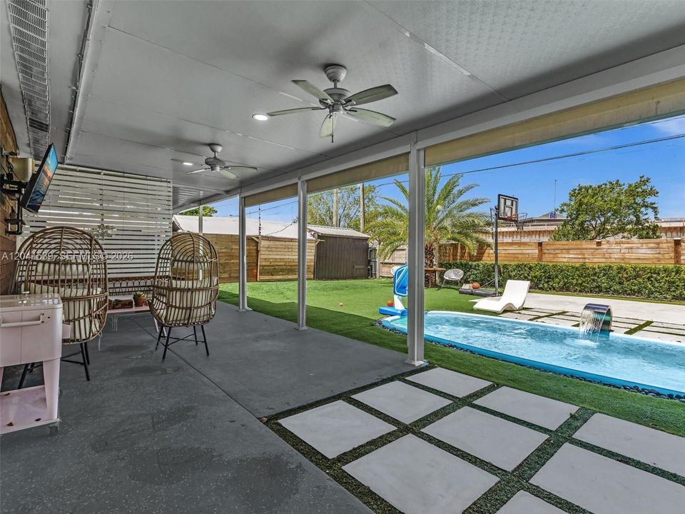 En Venta: $689,000 (4 camas, 2 baños, 1534 Pies cuadrados)