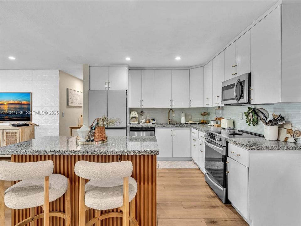 En Venta: $689,000 (4 camas, 2 baños, 1534 Pies cuadrados)