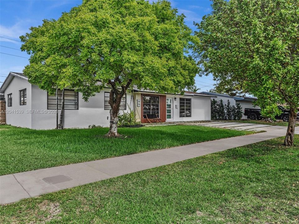 En Venta: $689,000 (4 camas, 2 baños, 1534 Pies cuadrados)
