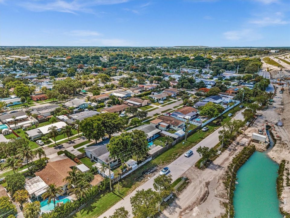 En Venta: $689,000 (4 camas, 2 baños, 1534 Pies cuadrados)