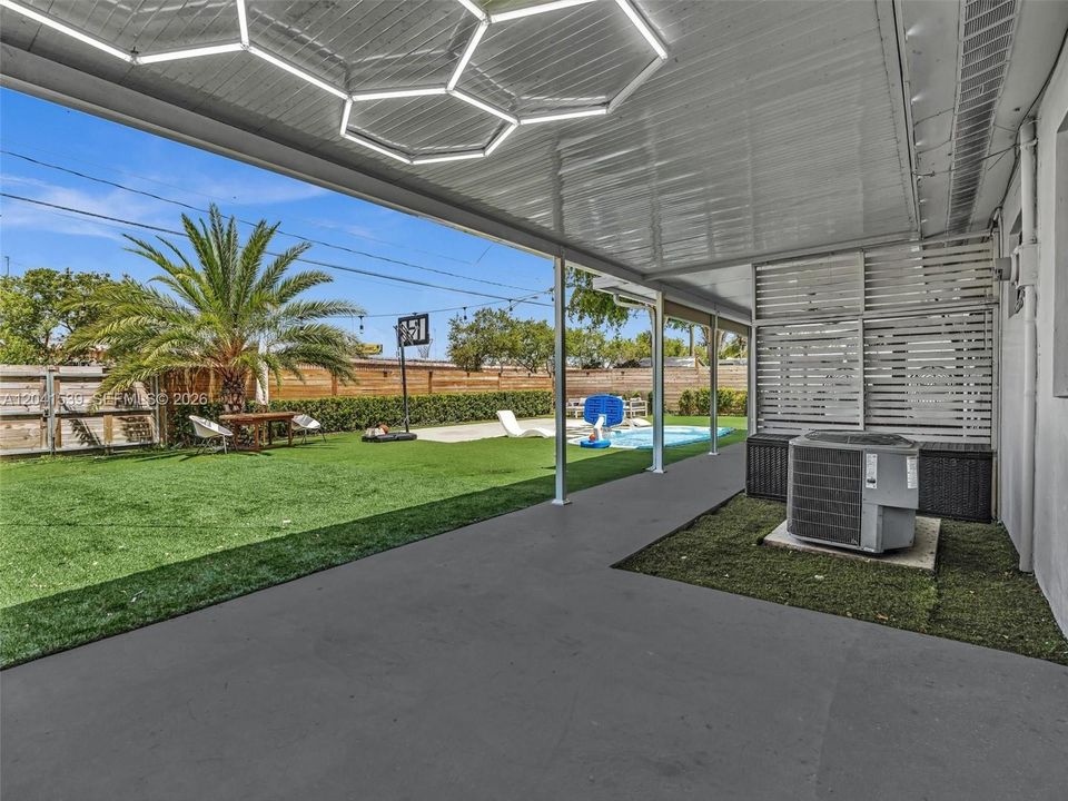 En Venta: $689,000 (4 camas, 2 baños, 1534 Pies cuadrados)