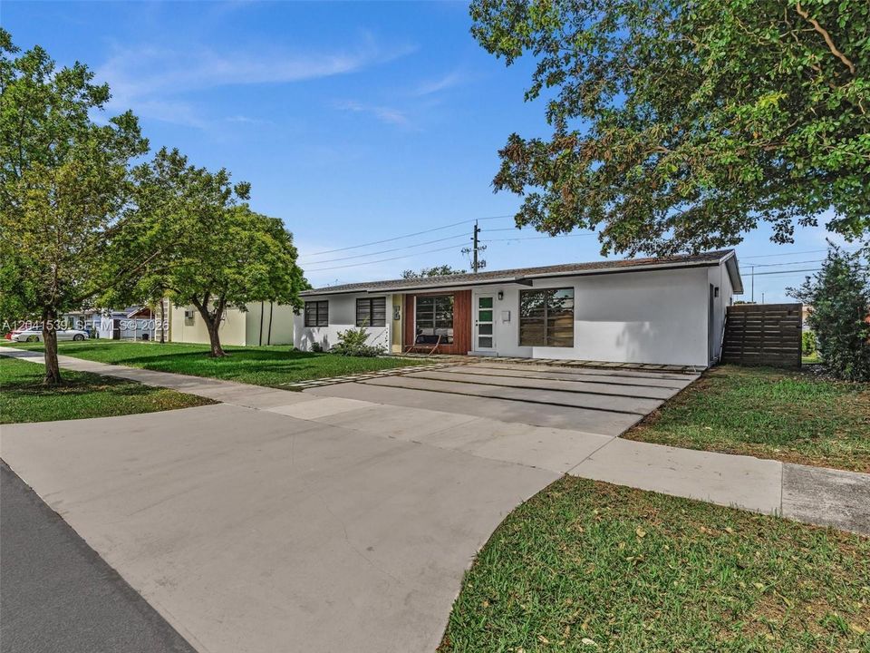 En Venta: $689,000 (4 camas, 2 baños, 1534 Pies cuadrados)